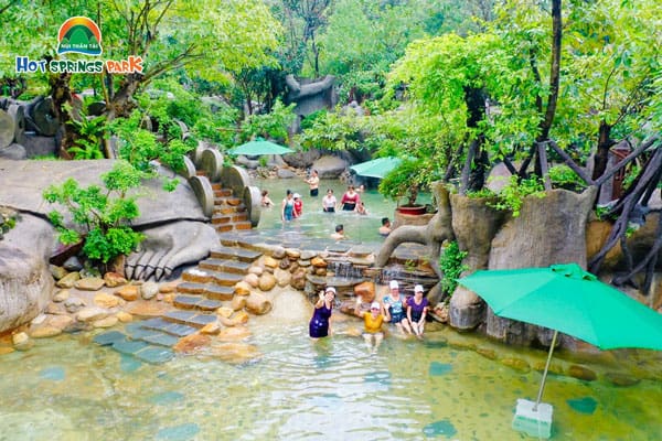 1-nui-than-tai-suoi-khoang-nong