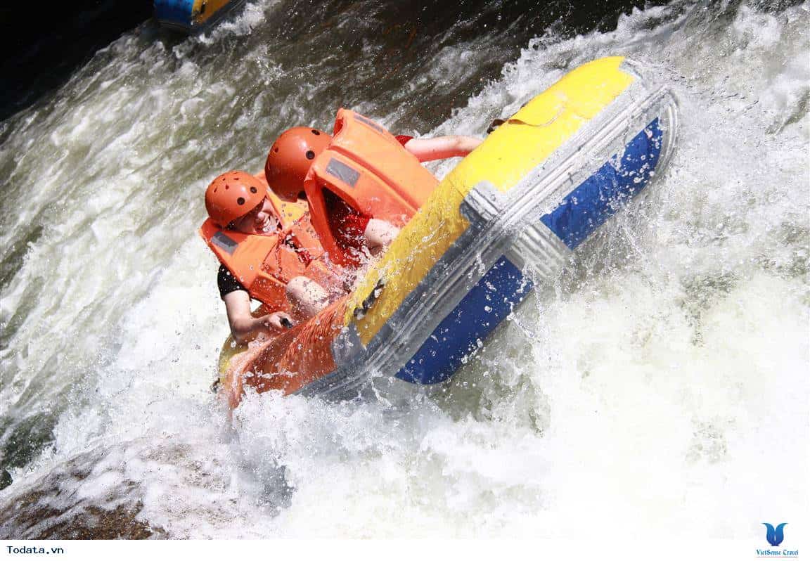 hoa-phu-thanh-rafting-zipline-tour-in-da-nang-with-lunch