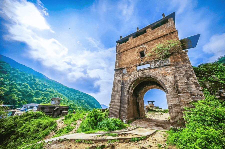 hai-van-pass-vietnam-culture-pham-travel-8