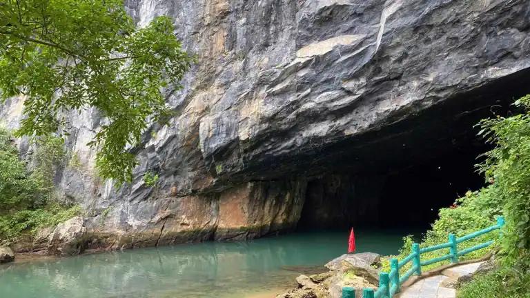 Khám Phá Động Phong Nha - Sông Chày Hang Tối